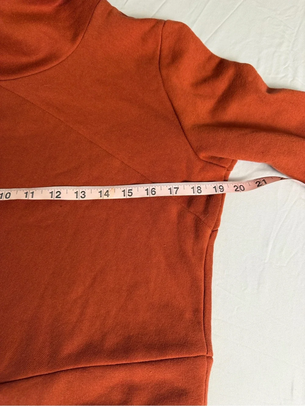 ALO Yoga Soleil Long-Sleeve Cropped Turtleneck Top rust size medium